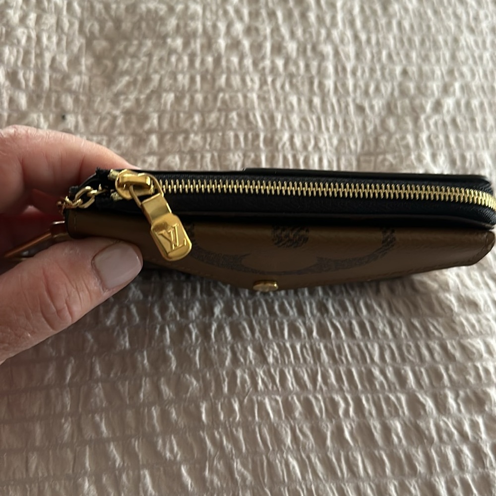 Louie Vuitton Monogram Reverse Card Holder - Picture 6 of 8